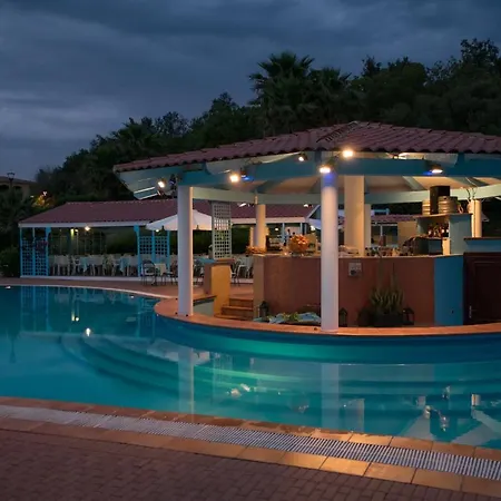 Di Lusso Con Piscina Vicino Al Mare! Appartement