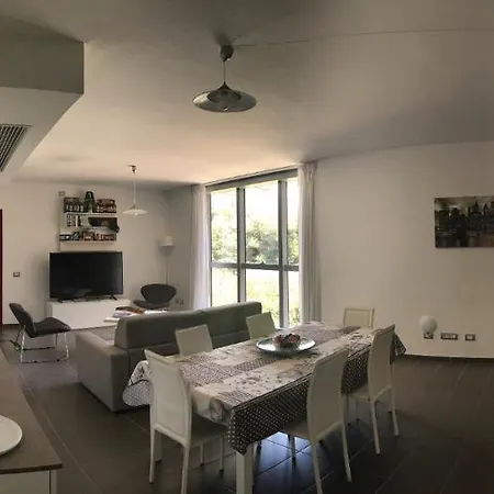 Di Lusso Con Piscina Vicino Al Mare! Appartement *